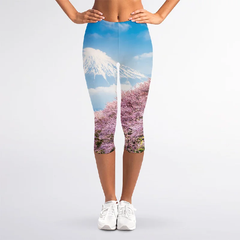 Mount Fuji And Cherry Blossom Print Women's Capri Leggings Comfortable Bootcut Workout Leggings