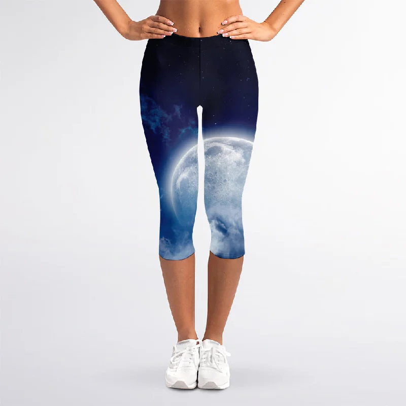 Night Sky Full Moon Print Women's Capri Leggings Fashionable Sports Compression Leggings