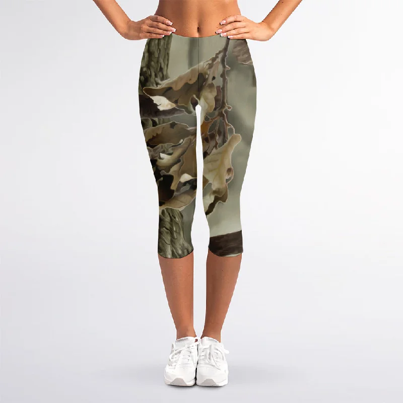 Oak Tree Hunting Camouflage Print Women's Capri Leggings Stylish Winter-Ready Leggings